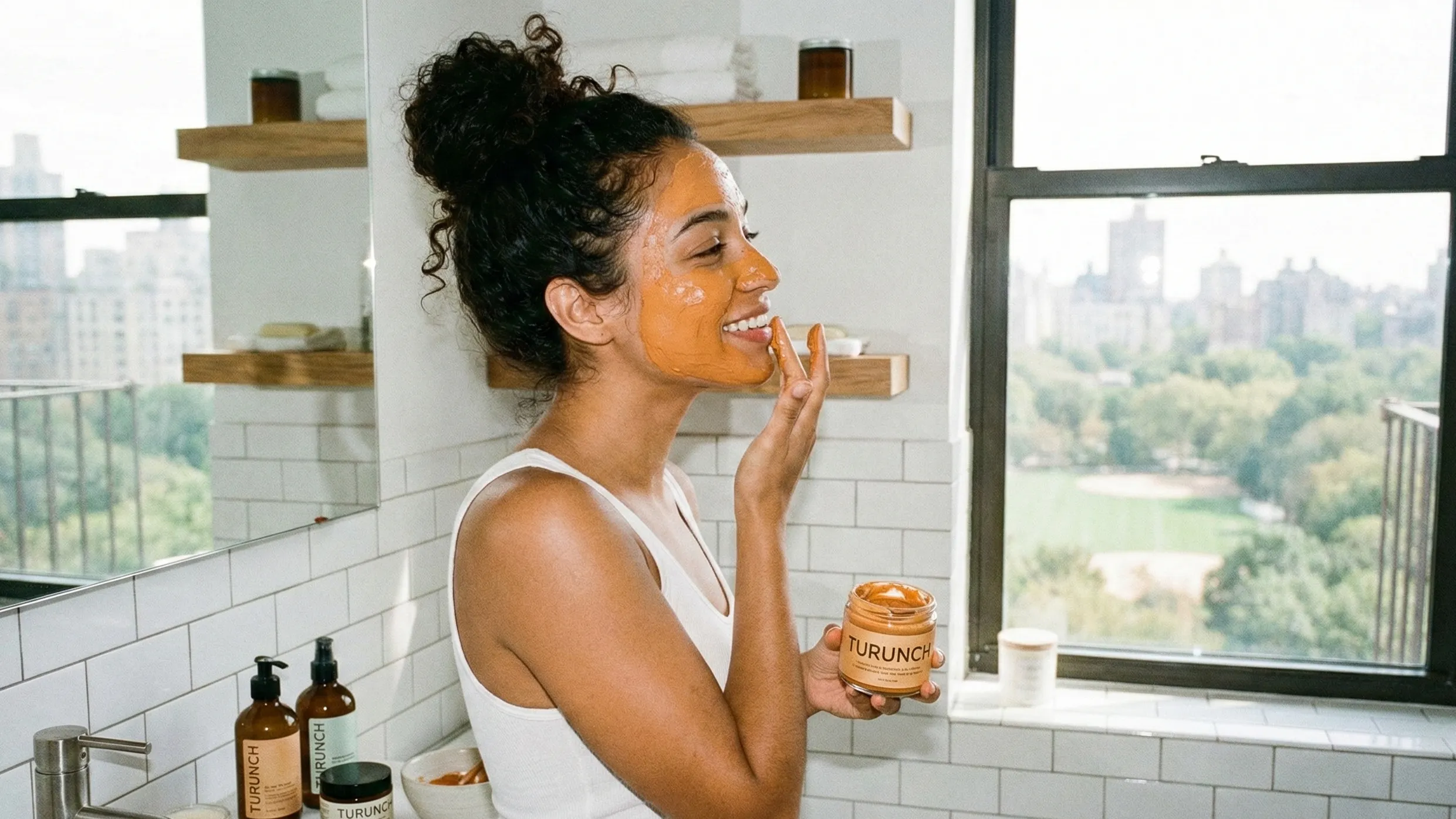 cilt bakımı yapan kadın